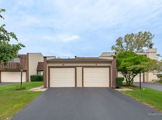 11 Elmwood Dr, Indian Head Park, IL