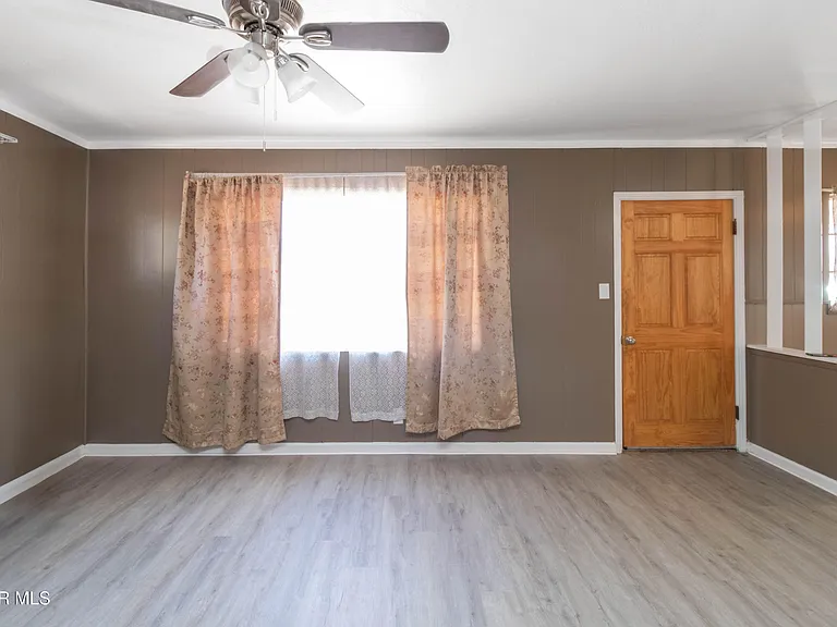 321 Walsh Ln — Photo 17