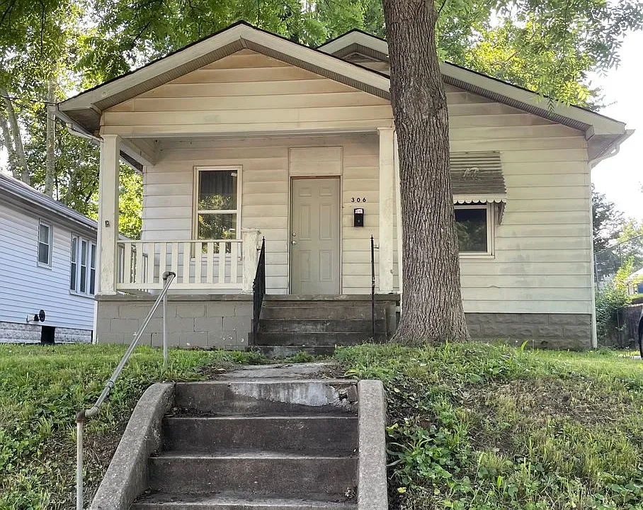 306 Lampert St