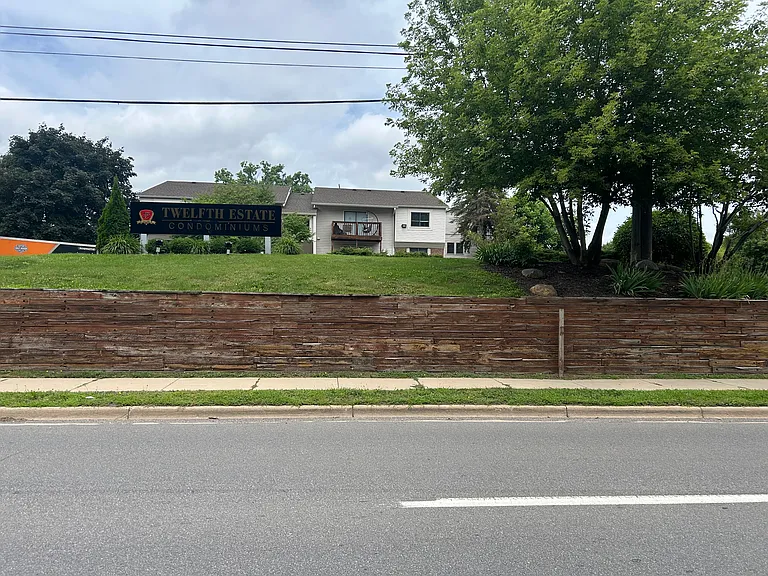 30060 W Twelve Mile Rd #96 — Photo 2