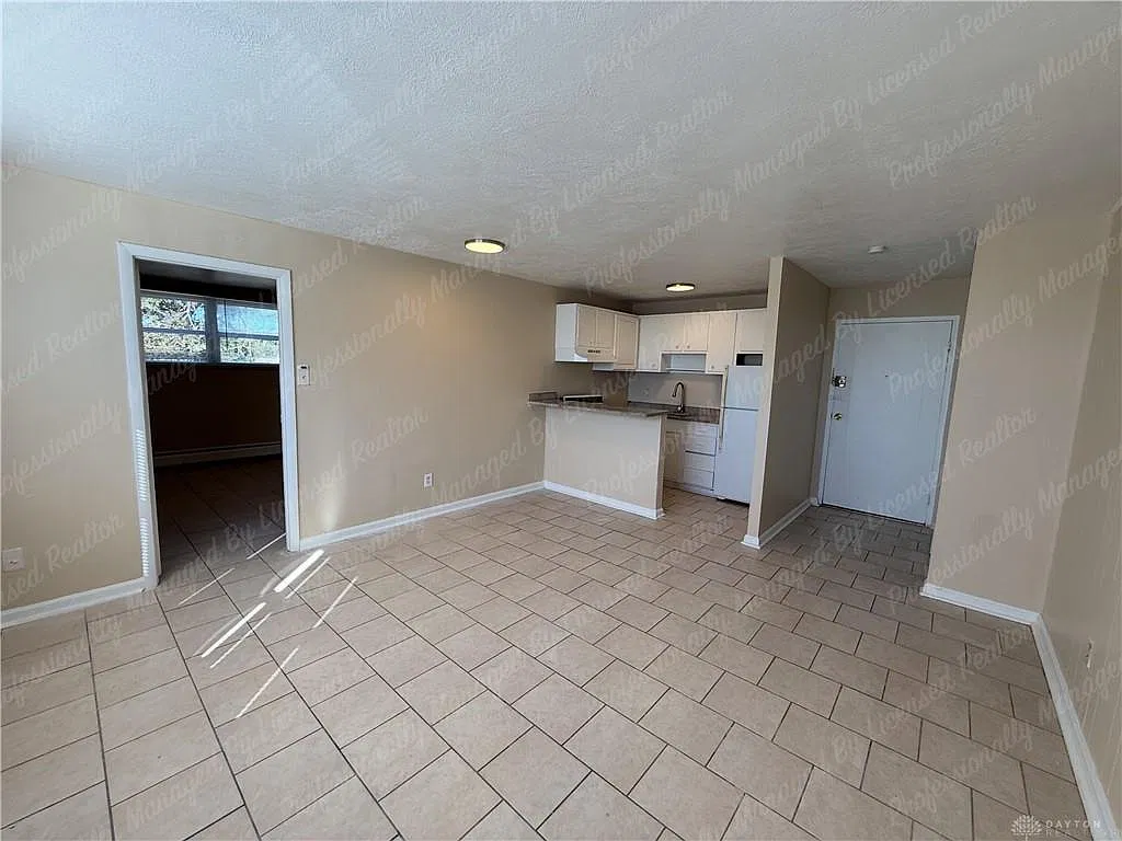 947 Grand Ave — Photo 4