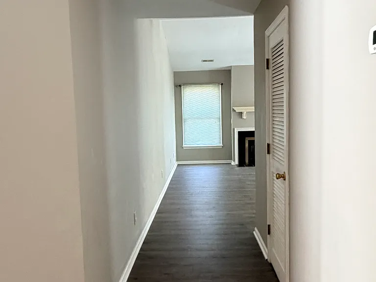 113 W Victoria Ct #F — Photo 9