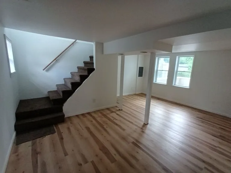 2044 Garrick Ave — Photo 13