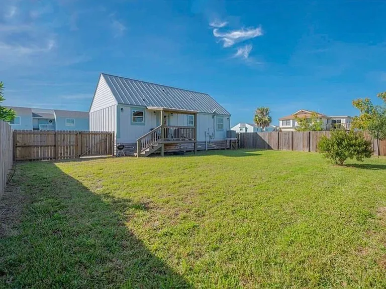 7 Lauderdale Dr — Photo 3