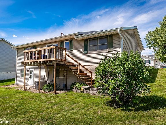 5th image of 1410 Greenfield Dr
