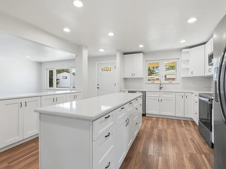 122 Helena Cir — Photo 10