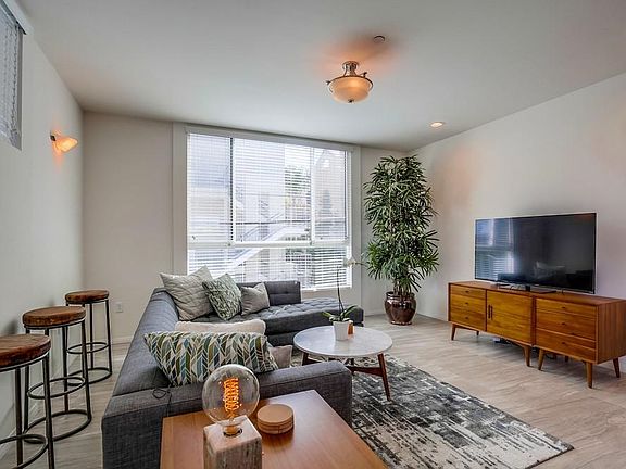 2nd image of 4085 1st Ave