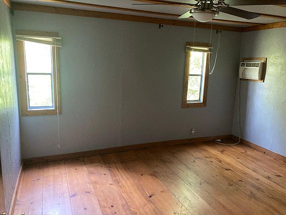 2nd image of 213 E Creighton Dr