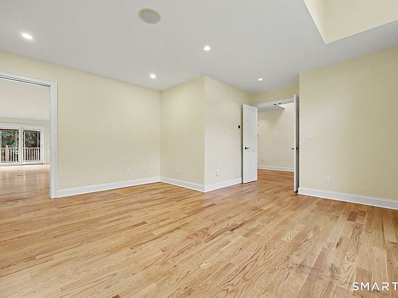 5th image of 4 Rainbow Court #4