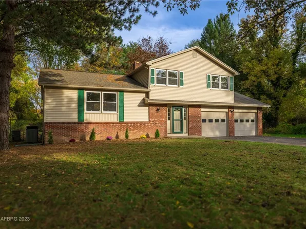 1670 Jackson Rd, Penfield, NY 14526