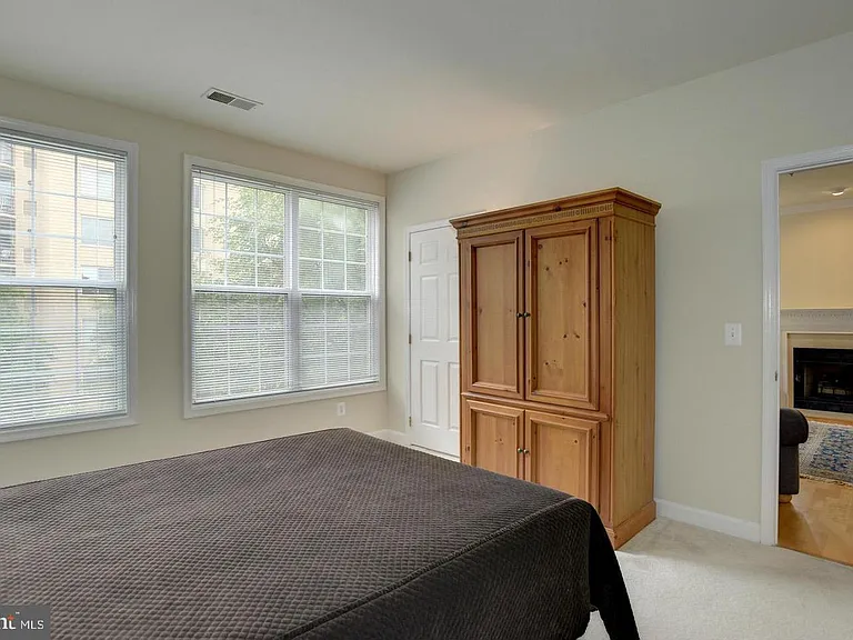 1320 N Wayne St #307 — Photo 14