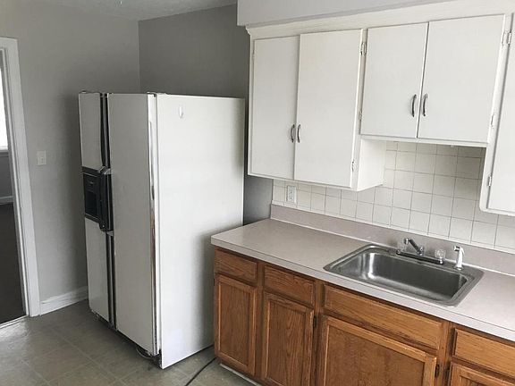 5th image of 4237 Rocky River Dr APT 04
