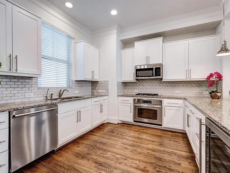 1413 Patterson St — Photo 7