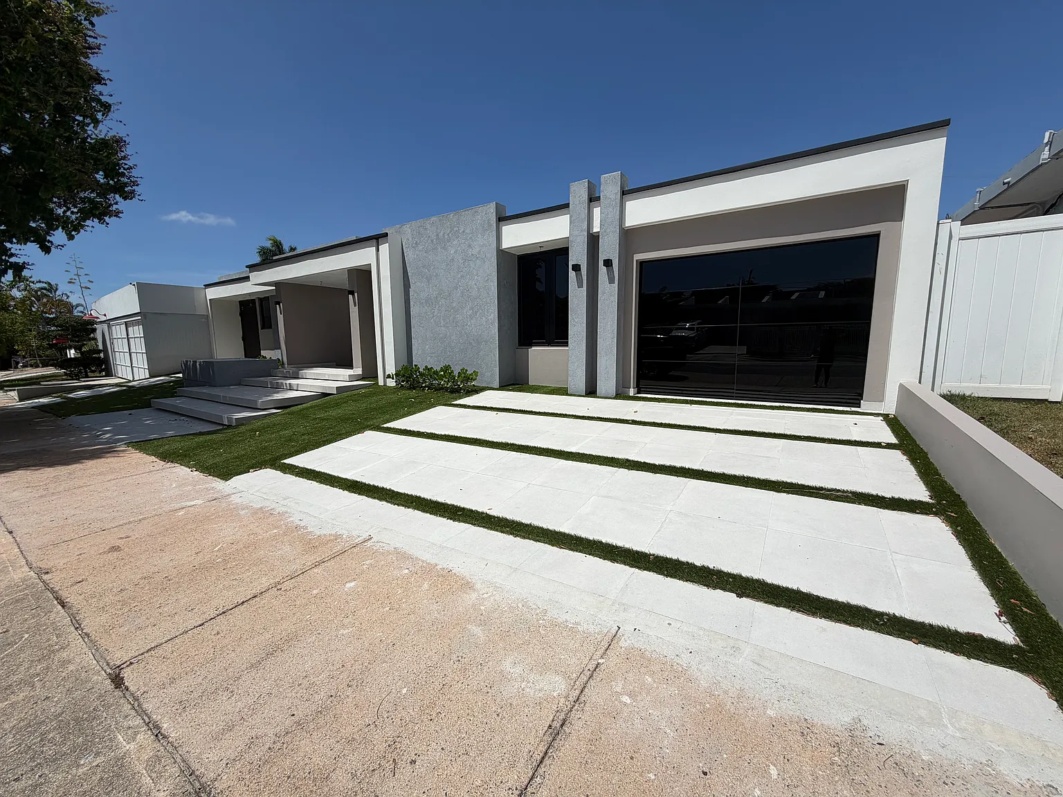 5 bed, $9,500 — Photo 1