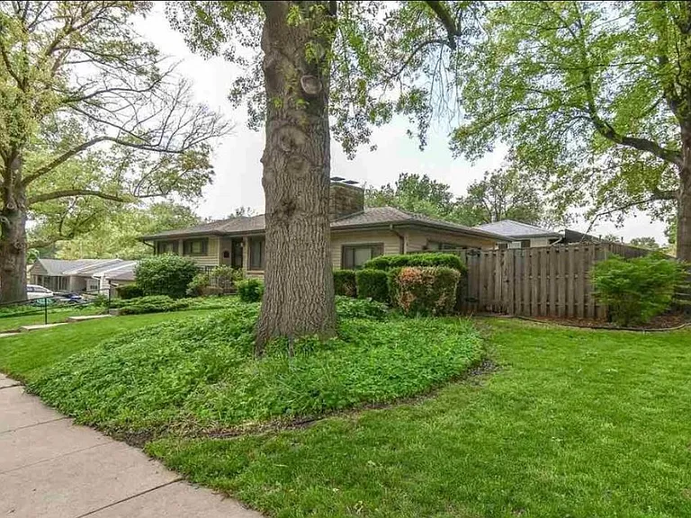 5946 Newton St — Photo 2