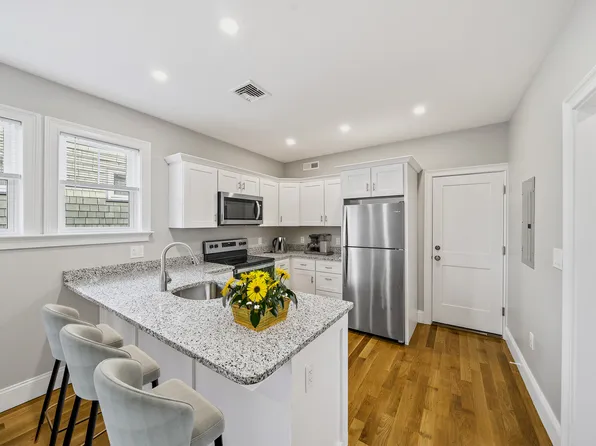 16 Dawes St Floor 3, Dorchester, MA 02125