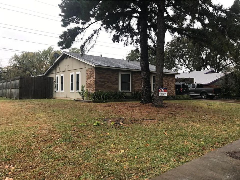 2nd image of 514 W Lovers Ln