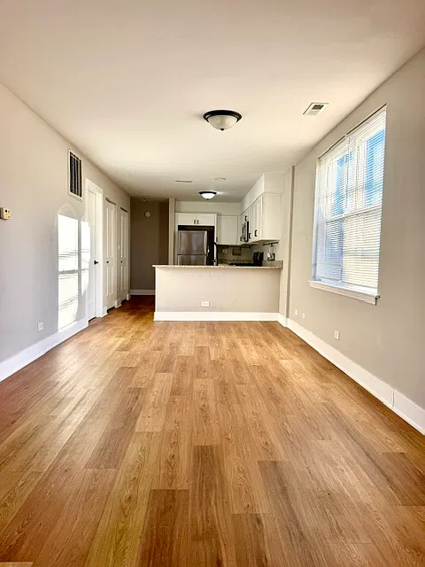 3 bed, 1200 sqft, $2,000 — Photo 4