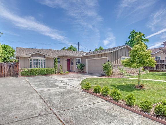 3rd image of 832 Cascade Dr