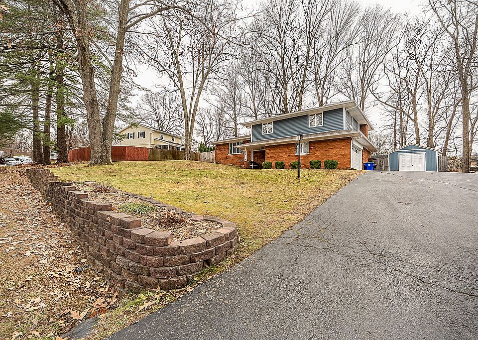 1st image of 632 Forest Park Dr