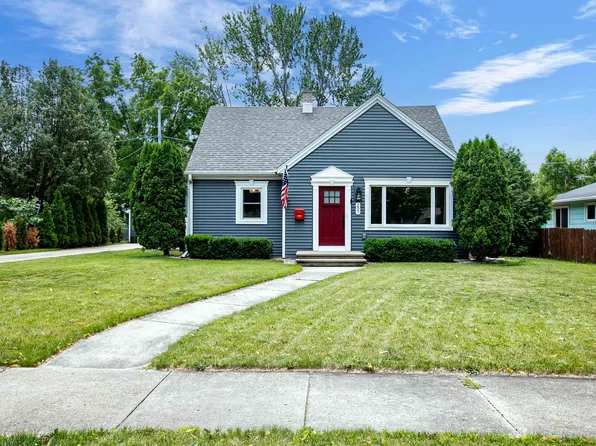 207 Crescent Dr, Neenah, WI 54956