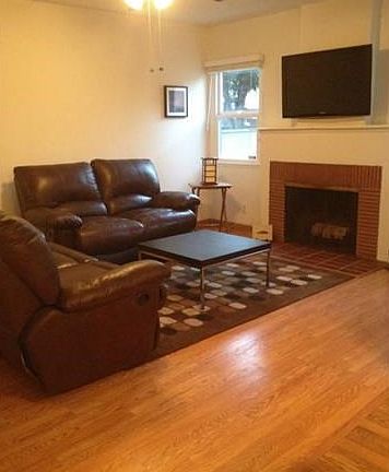 4th image of 15901 Estrella Ave