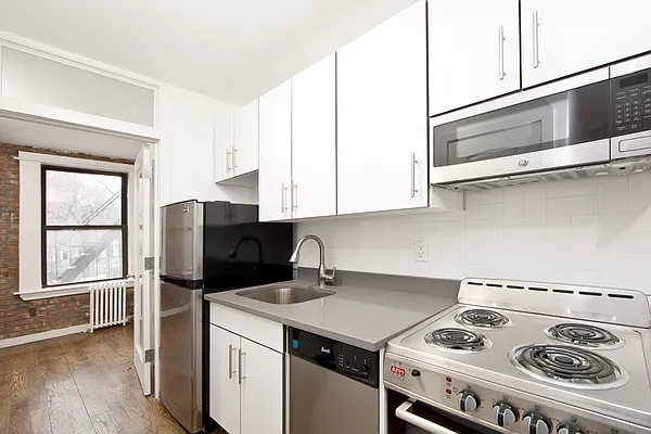 Rented by R New York | media 12