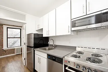 Rented by R New York