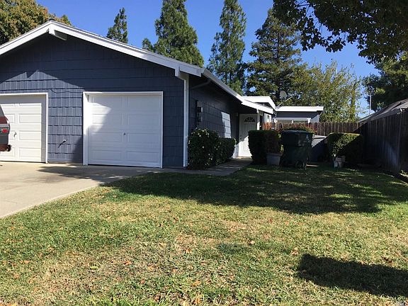2nd image of 150 Woodbury Cir