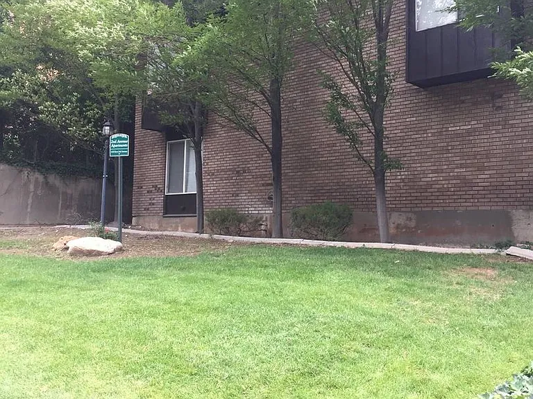 132 E 2nd Ave — Photo 93