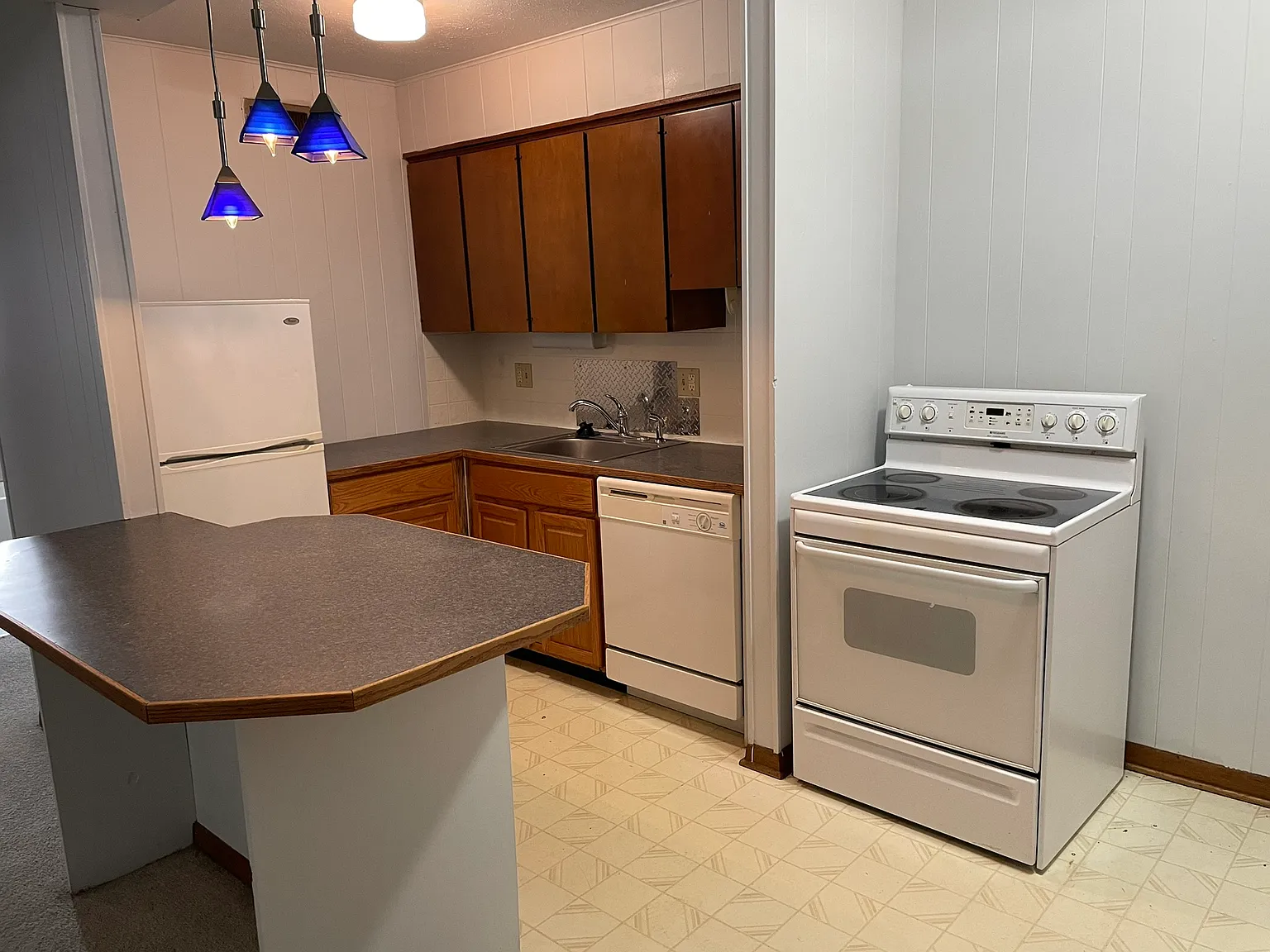1 bed, 550 sqft, $975 — Photo 4