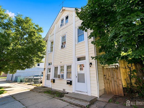 3rd image of 40 Throop Ave