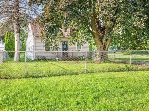 1734 Sandy Hollow Rd, Rockford, IL 61109