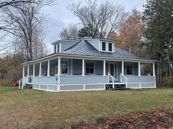56 Pleasant St, Rangeley, ME 04970