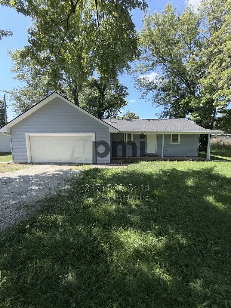 3 bed, 1.5 bath, 899 sqft, $1,790 — Photo 1