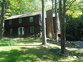 49 Briar Hill Rd, Orchard Park, NY 14127