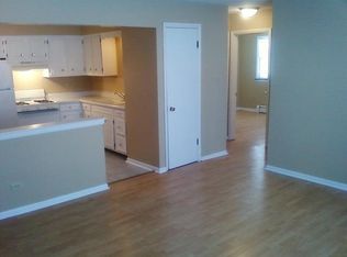 7821 43rd St APT 2C, Lyons, IL 60534