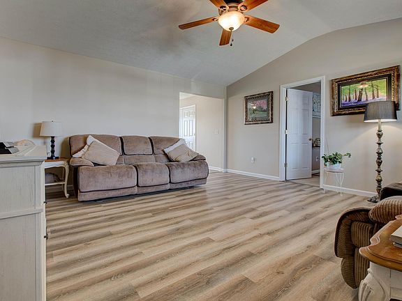 4th image of 853 Thorn Trace Dr