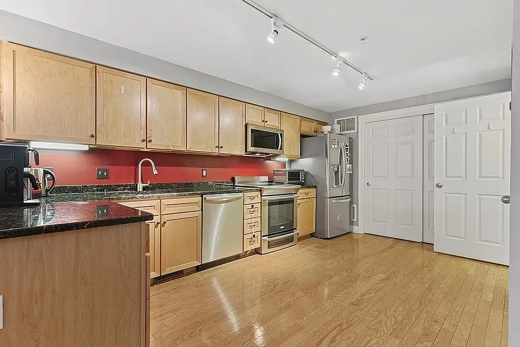 2 bed, 2.5 bath, 1502 sqft, $4,725 — Photo 2