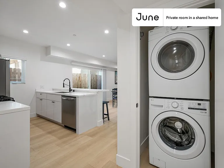 1321 N June St #B — Photo 8
