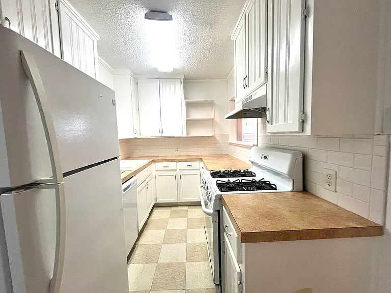 3302 Robinson Ave #A — Photo 9