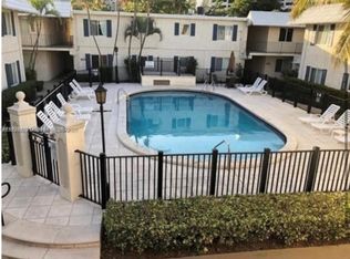 8609 SW 68th Ct APT 21, Pinecrest, FL 33156