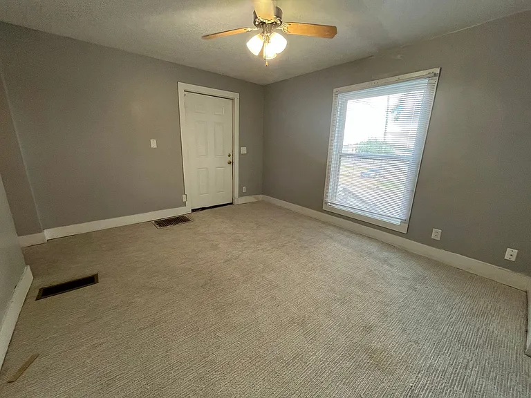 818 Charlotte St — Photo 4