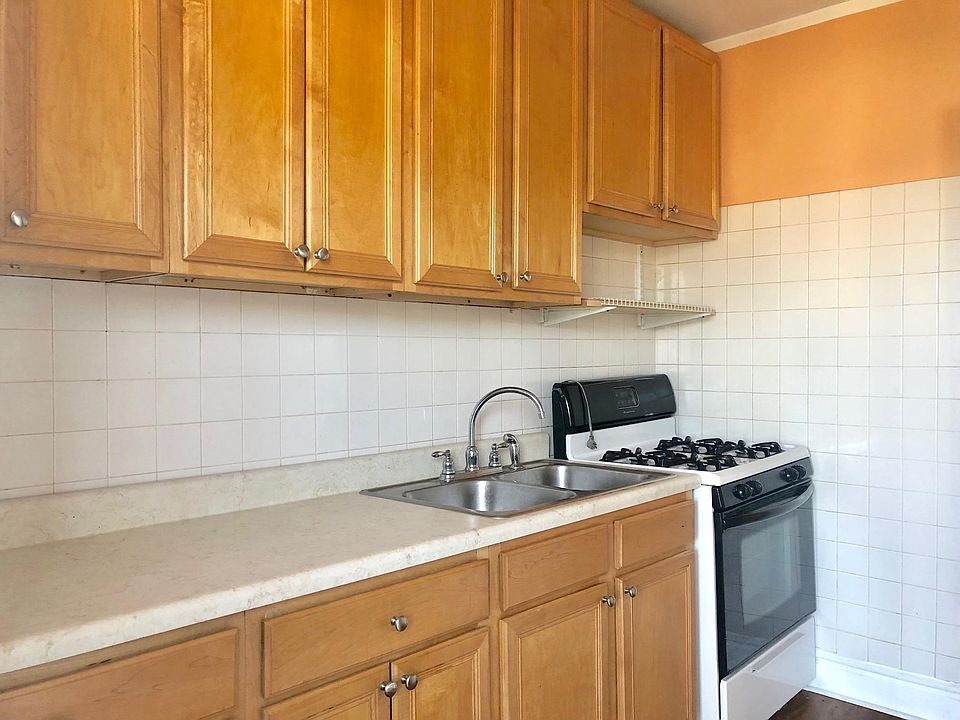 1st image of 2542 W Thorndale Ave #3