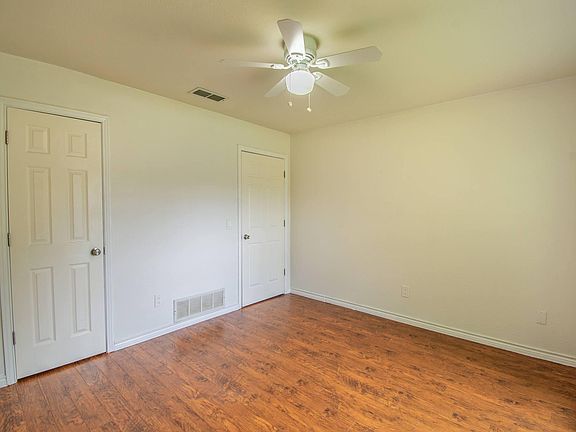 2nd image of 805 Autumn Lake Dr