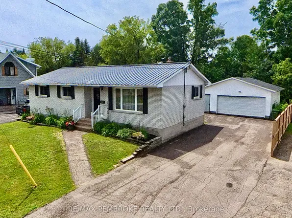 23 Doran St, Petawawa, ON K8H 1P8