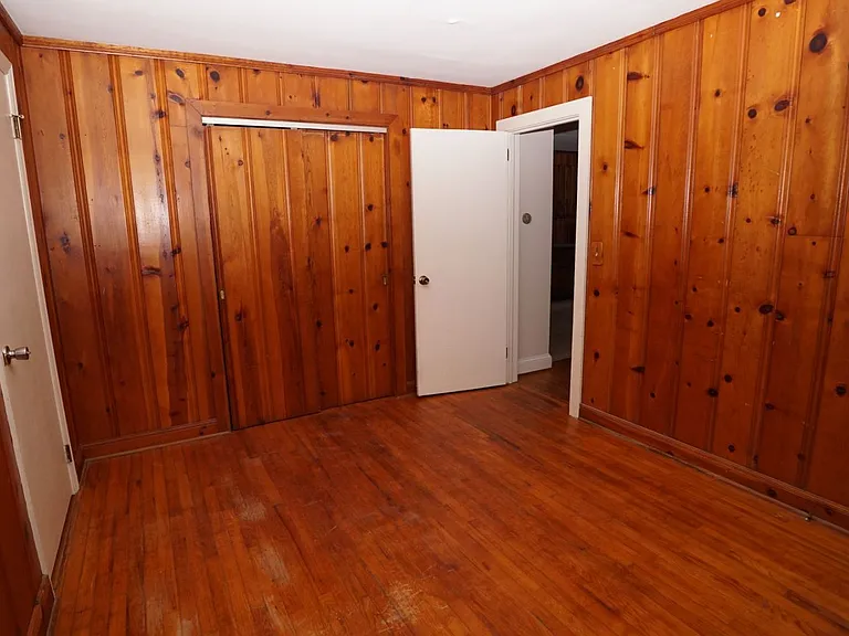 14 Tallman St — Photo 32