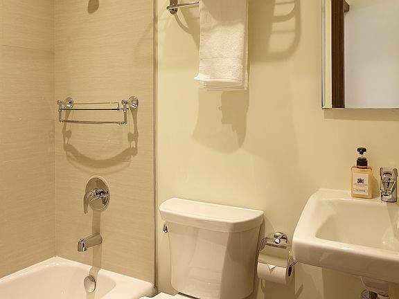 4th image of 348 E 51st St APT 2