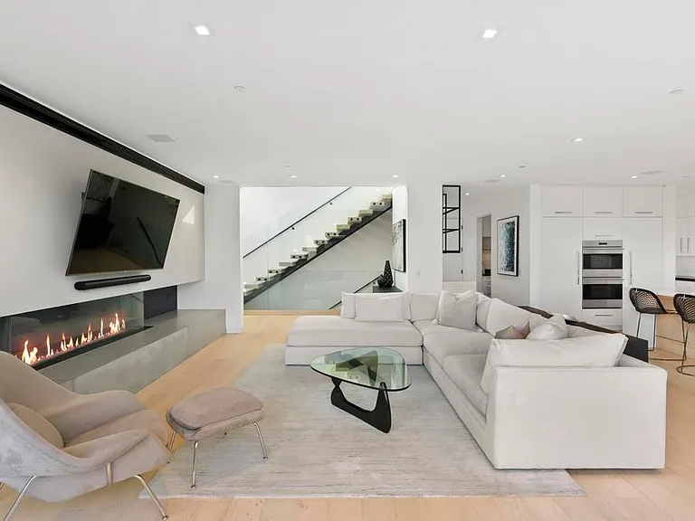 216 Ocean St — Photo 9