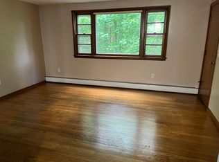 81 Davis St, Holyoke, MA 01040